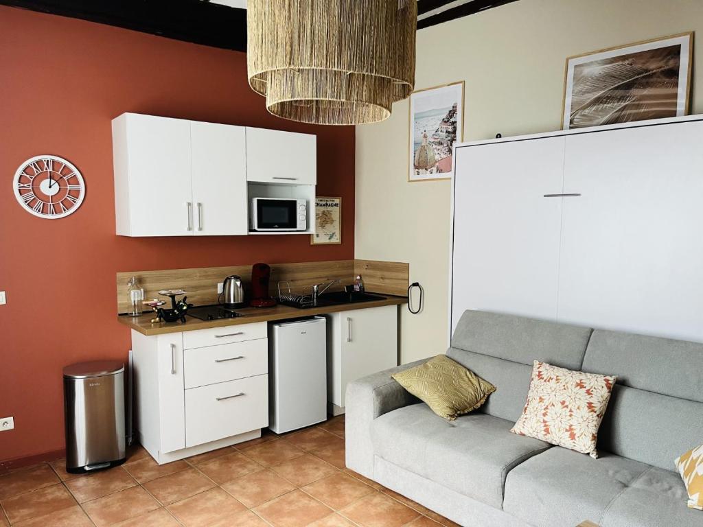 Logement, plein centre du village de Verzy photo 1