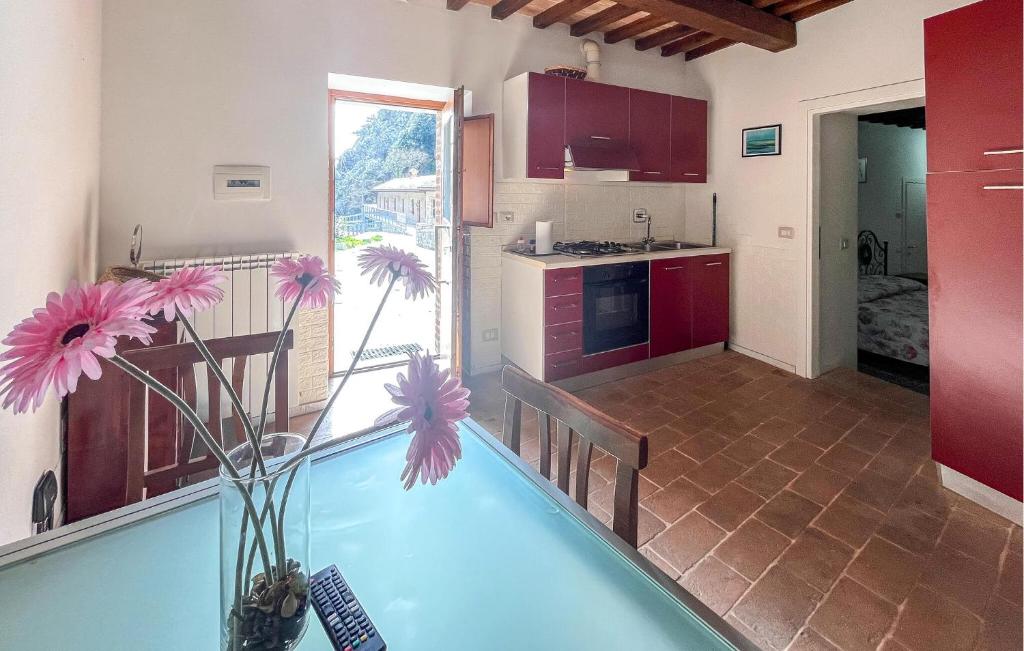 Gorgeous Apartment In Gubbio With Kitchen photo 1