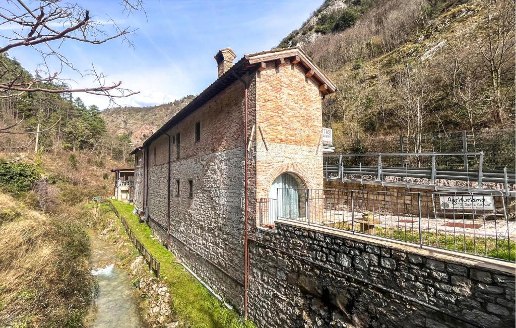 1 Bedroom Beautiful Apartment In Gubbio photo 3