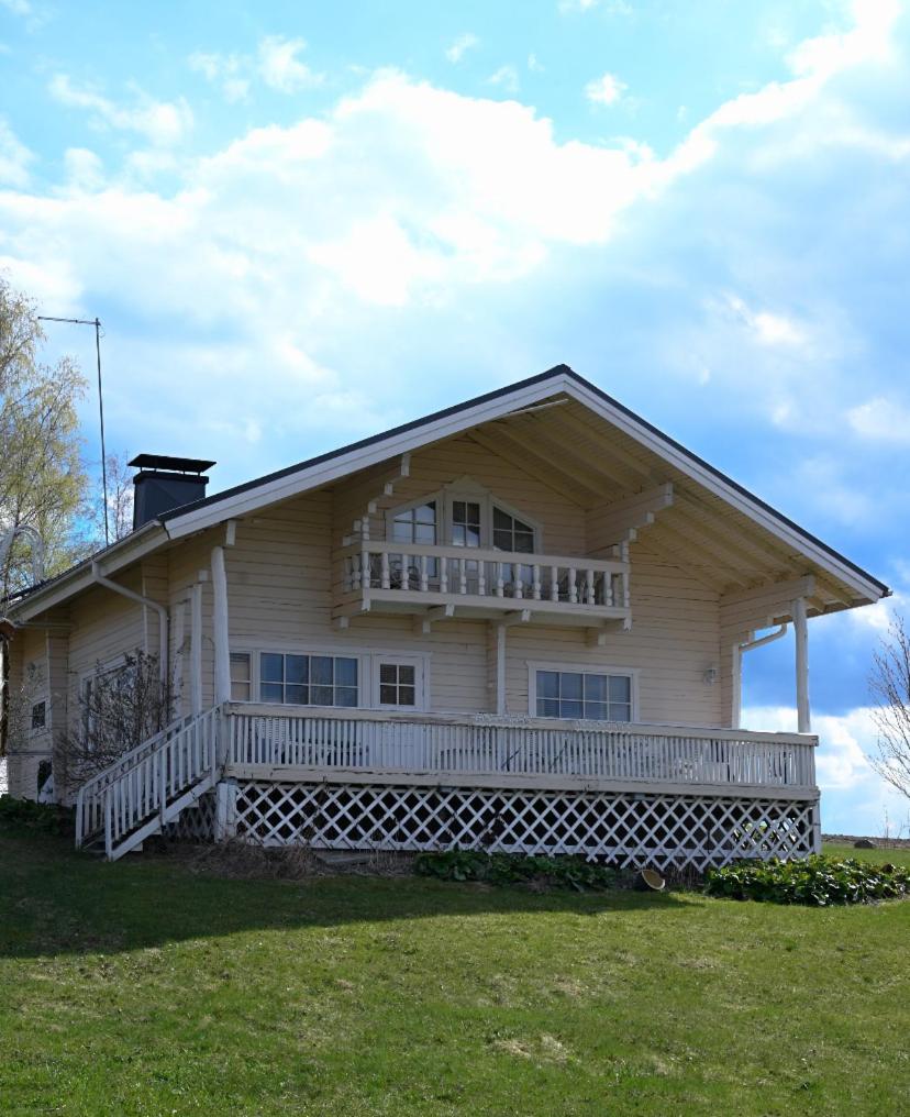LAKESIDE COTTAGE Private beach