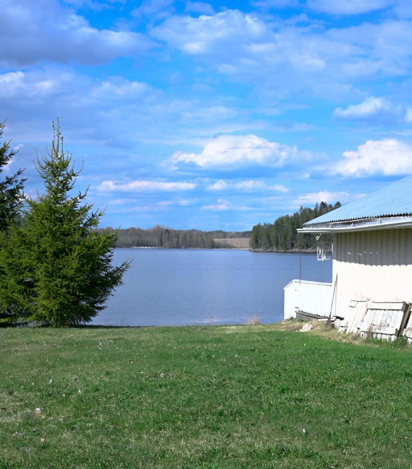 LAKESIDE COTTAGE Private beach photo 4