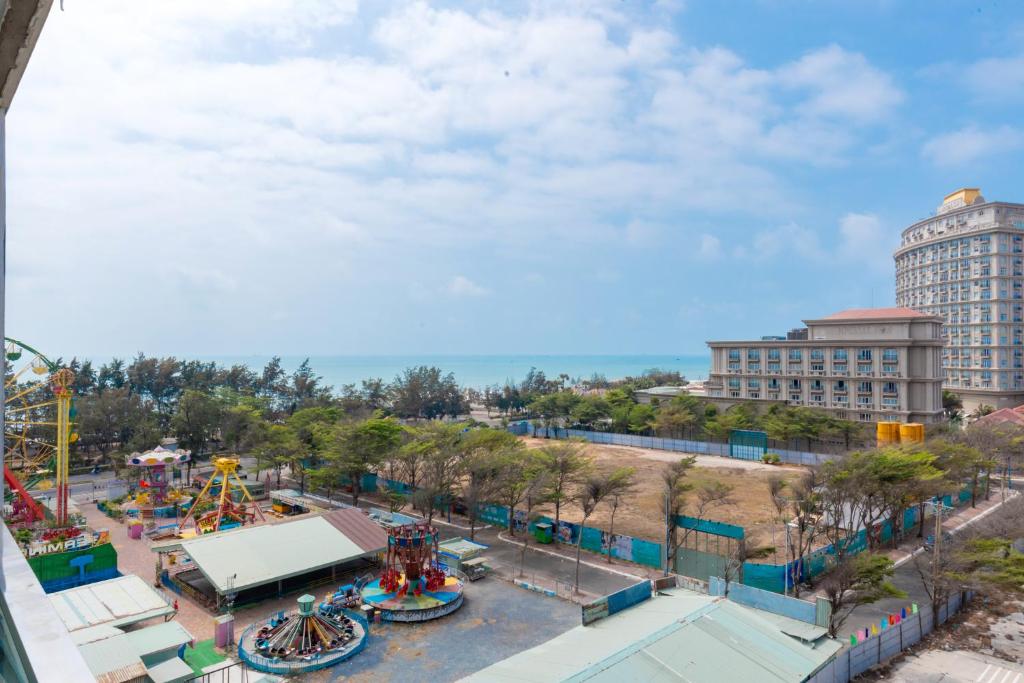 Căn Hộ '4' OaSky Xéo Biển 3 Phòng Ngủ - Oasky Apartment with diagonal sea view