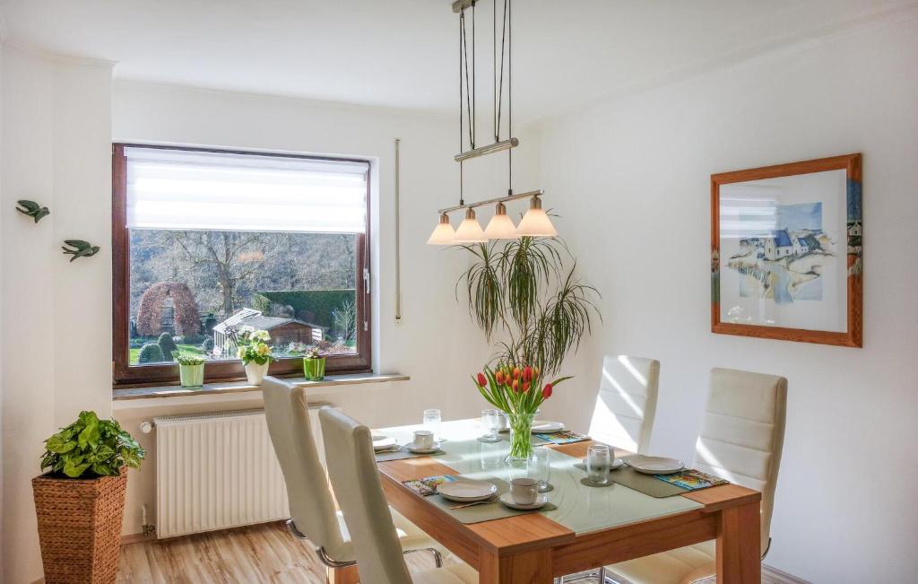 2 Bedroom Gorgeous Apartment In Finnentrop photo 4