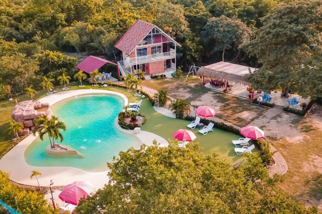 COVEÑITAS MC1P1 Cabaña amplia y tranquila con Piscina tipo PLAYA, Máximo 32 Personas