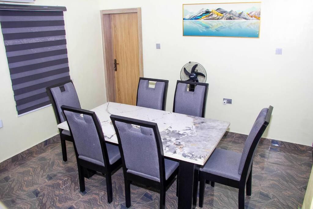 Cozy Urban Oasis 3 Bedroom in Ogba, Ikeja, Lagos photo 1
