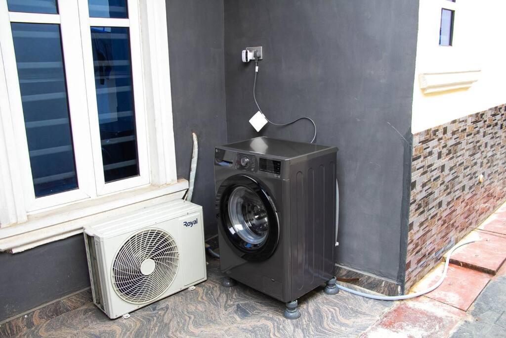 Cozy Urban Oasis 3 Bedroom in Ogba, Ikeja, Lagos photo 2