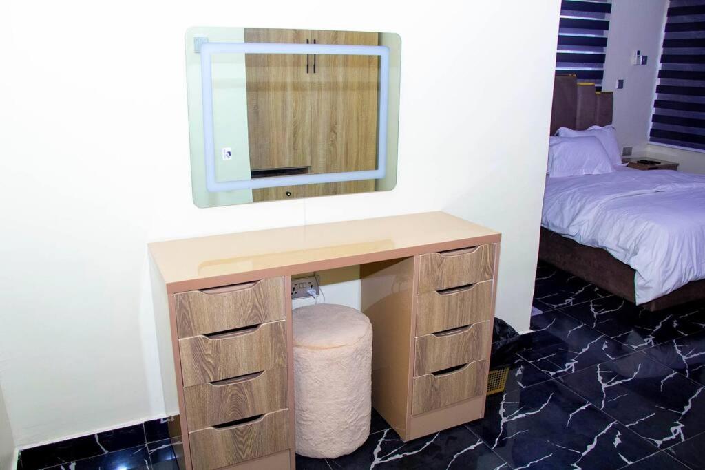 Cozy Urban Oasis 3 Bedroom in Ogba, Ikeja, Lagos photo 3