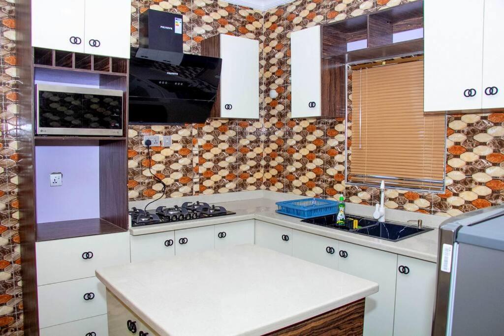 Cozy Urban Oasis 3 Bedroom in Ogba, Ikeja, Lagos photo 4