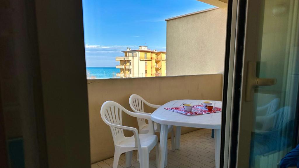 SE063 - Marzocca, delizioso bilocale comodo al mare photo 2