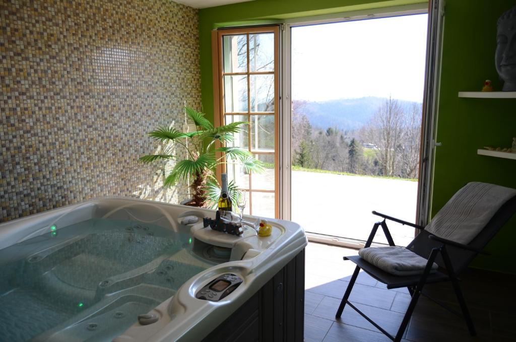 Holiday Home with Hot tub and Sauna Sabina photo 2