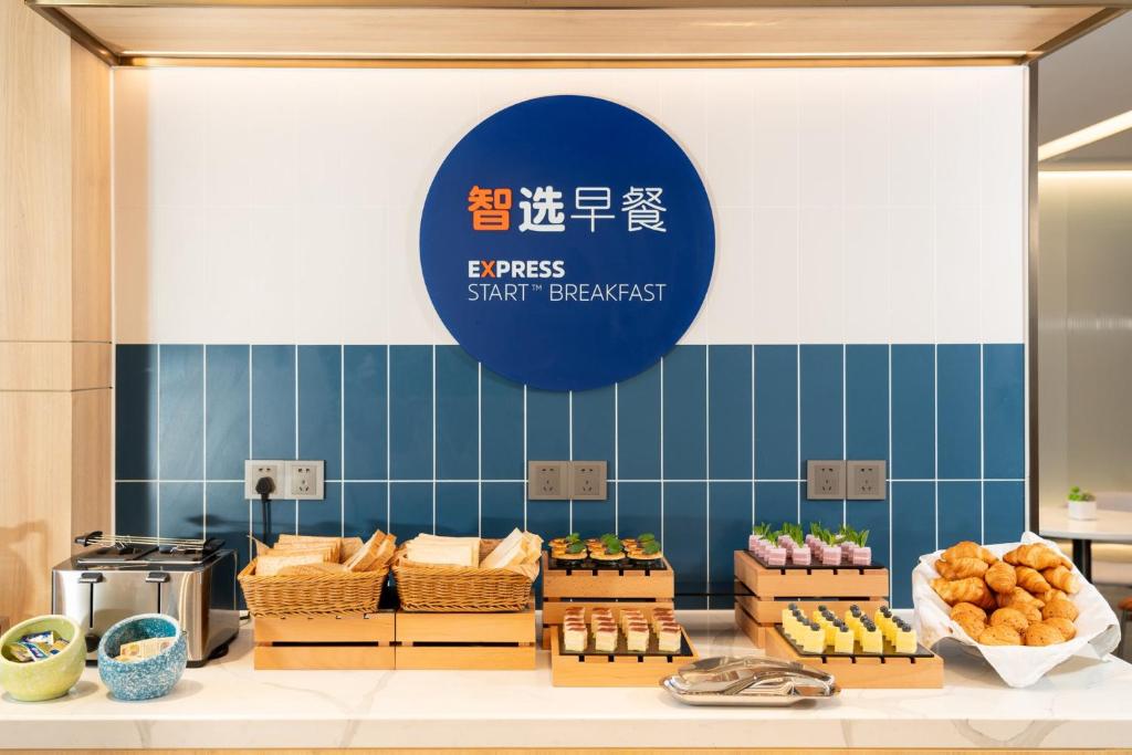 Holiday Inn Express Guangzhou Panyu Dashi, an IHG Hotel photo 4