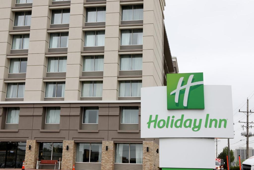 Holiday Inn Chicago-Oakbrook, an IHG Hotel image