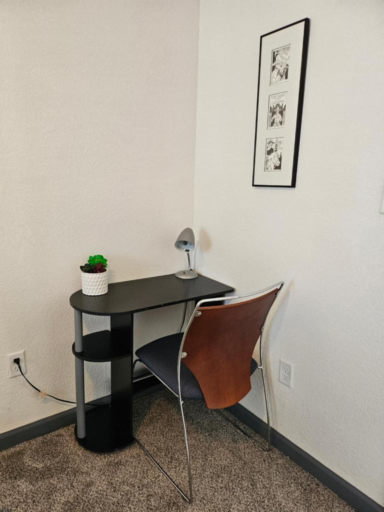 Modern 3BR Home, 3 min airport. photo 1