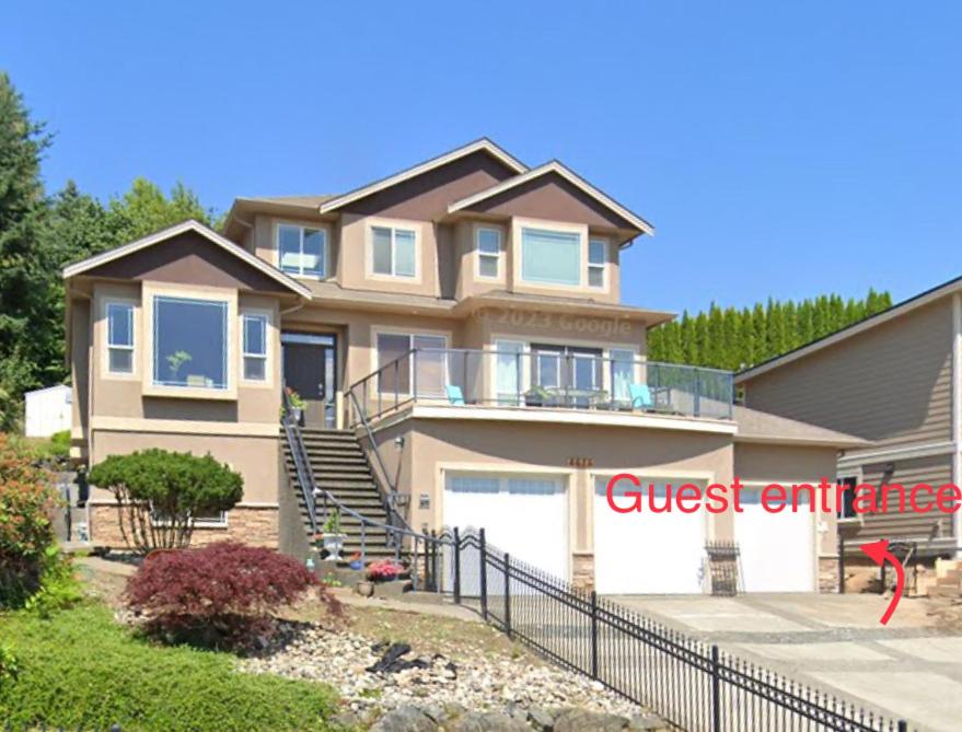 Private suite with AC Near Cultus Lake and Heritage Park photo 2