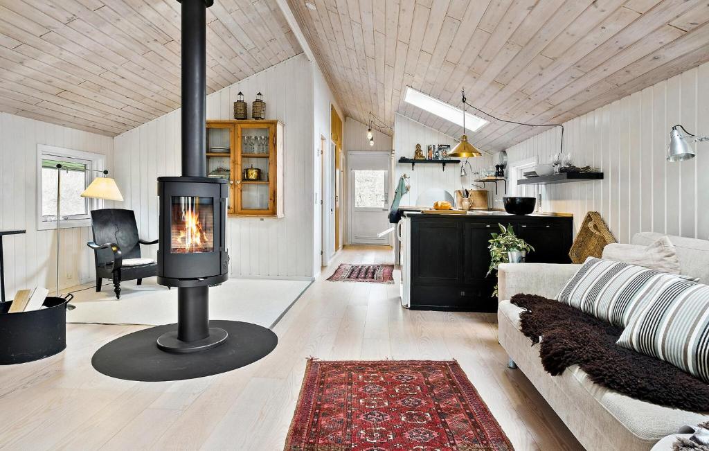 Stunning Home In Fllenslev With Kitchen photo 3
