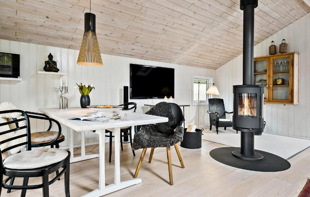 Stunning Home In Fllenslev With Kitchen photo 4