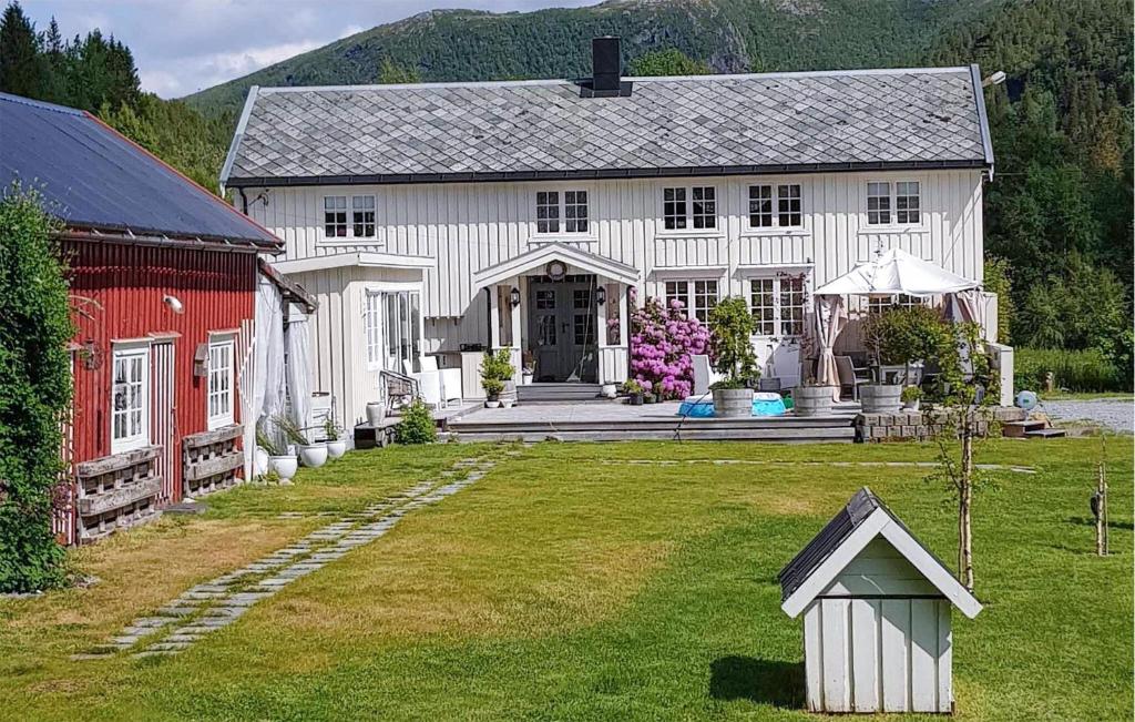 Beautiful Home In Kolvereid With Kitchen