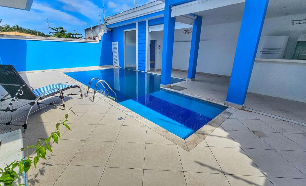 Casa com piscina - Praia Pernambuco - 150m praia