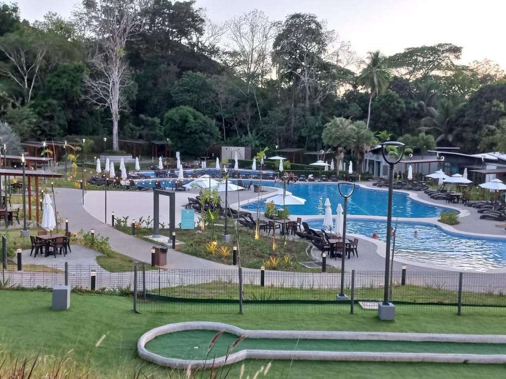 Jaco KING bed 5min to beach Gated resortlike