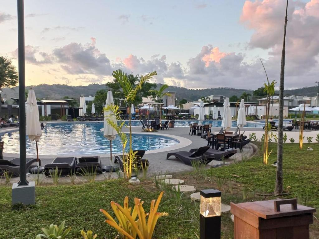 Jaco KING bed 5min to beach Gated resortlike photo 4