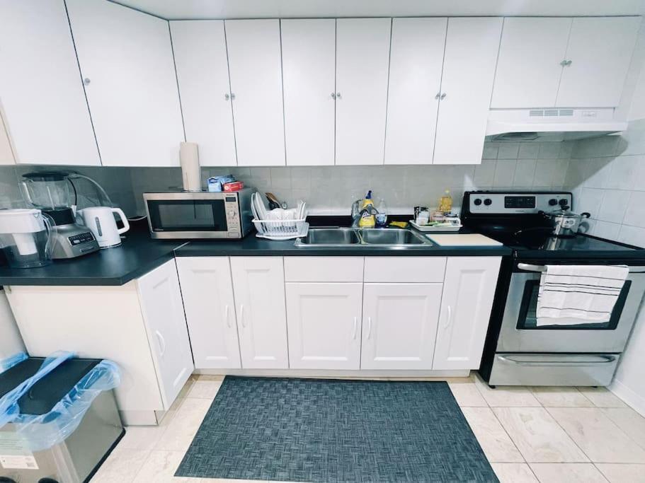 Private, Spacious Apt Suite w/ Deck Free Parking photo 3