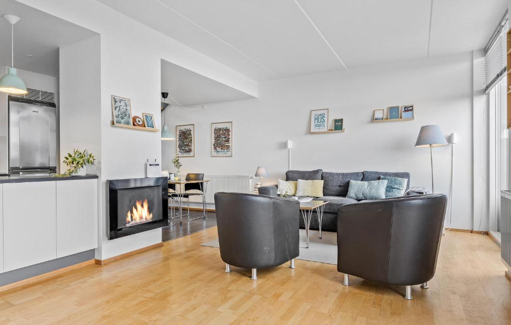 3 Bedroom Stunning Apartment In Rm photo 2