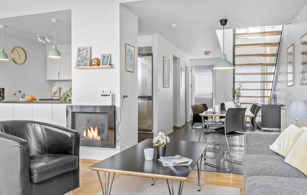 3 Bedroom Stunning Apartment In Rm photo 4