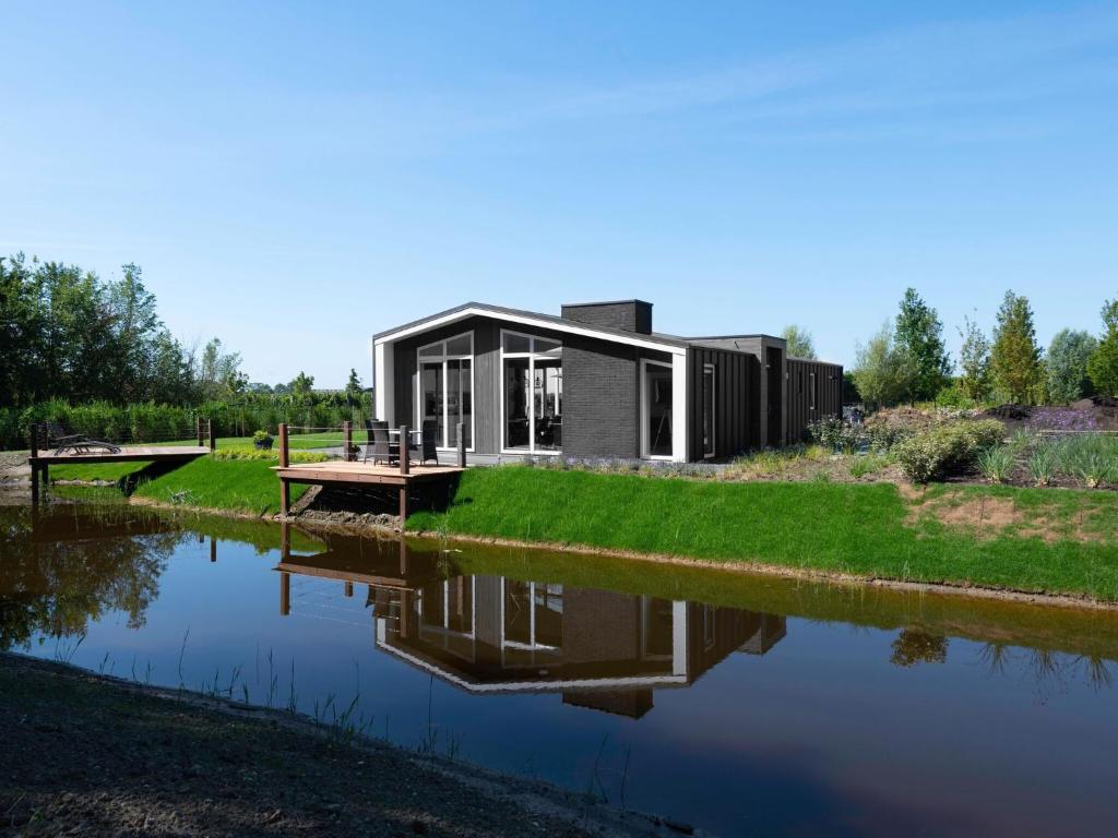 Holiday home on the edge of the forest in Zeeland photo 2