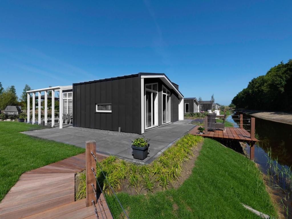 Holiday home on the edge of the forest in Zeeland
