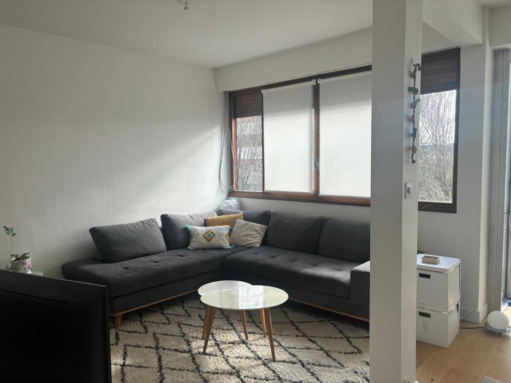 Bright and spacious apartment photo 2