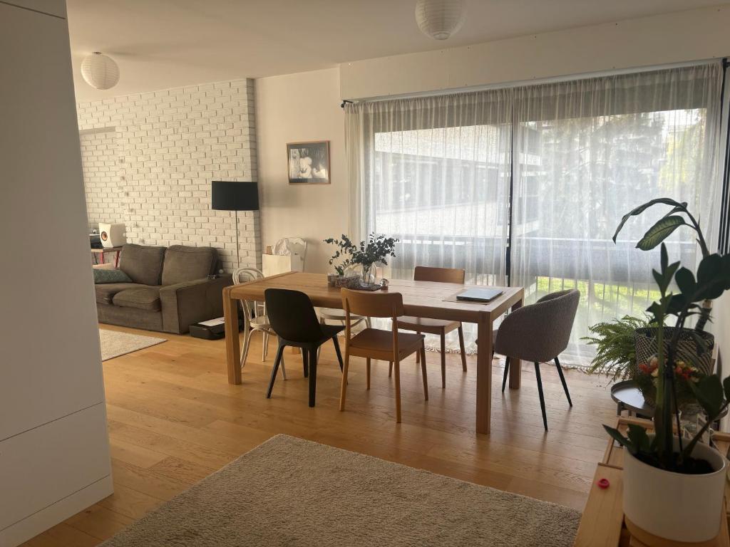 Bright and spacious apartment photo 1