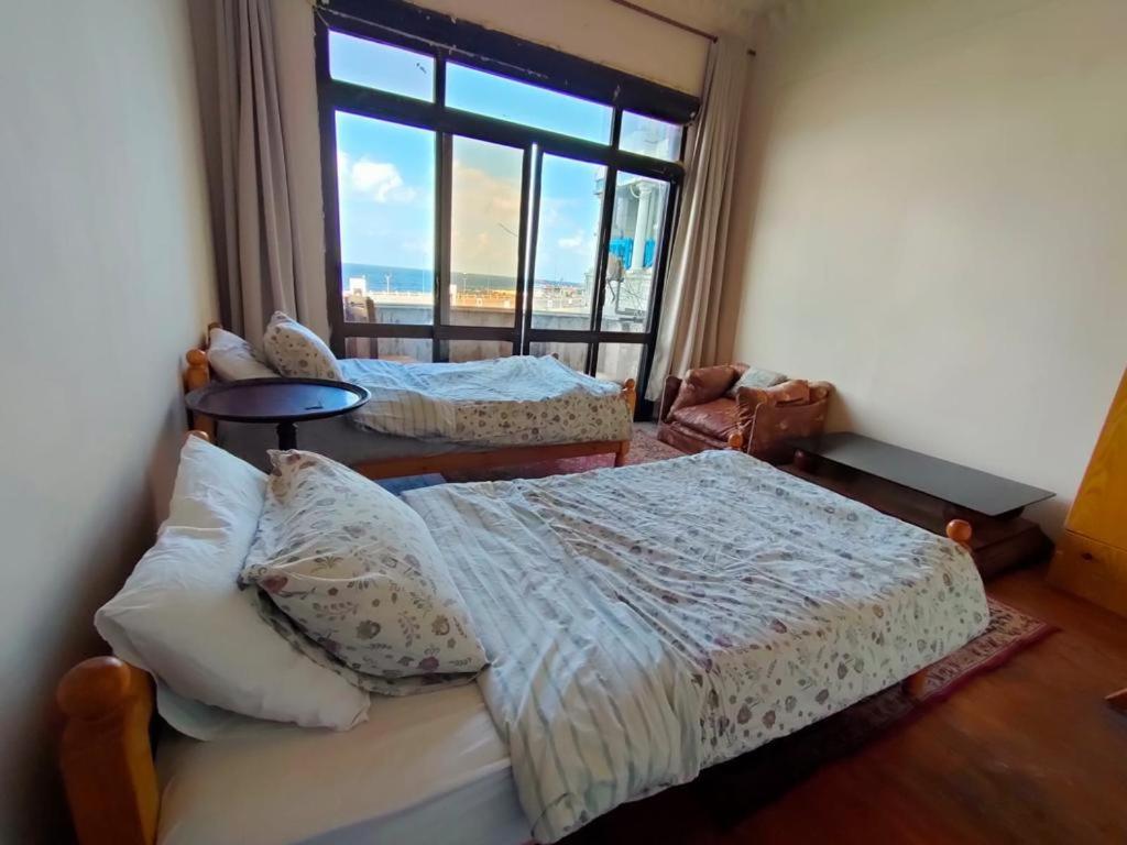 Sea view a private room with sea view at Shared apartment For Men only No Ladies allowed غرفة خاصة في شقة أمام البحر للرجال فقط ممنوع السيدات 仅限男士 女士不允许 photo 2