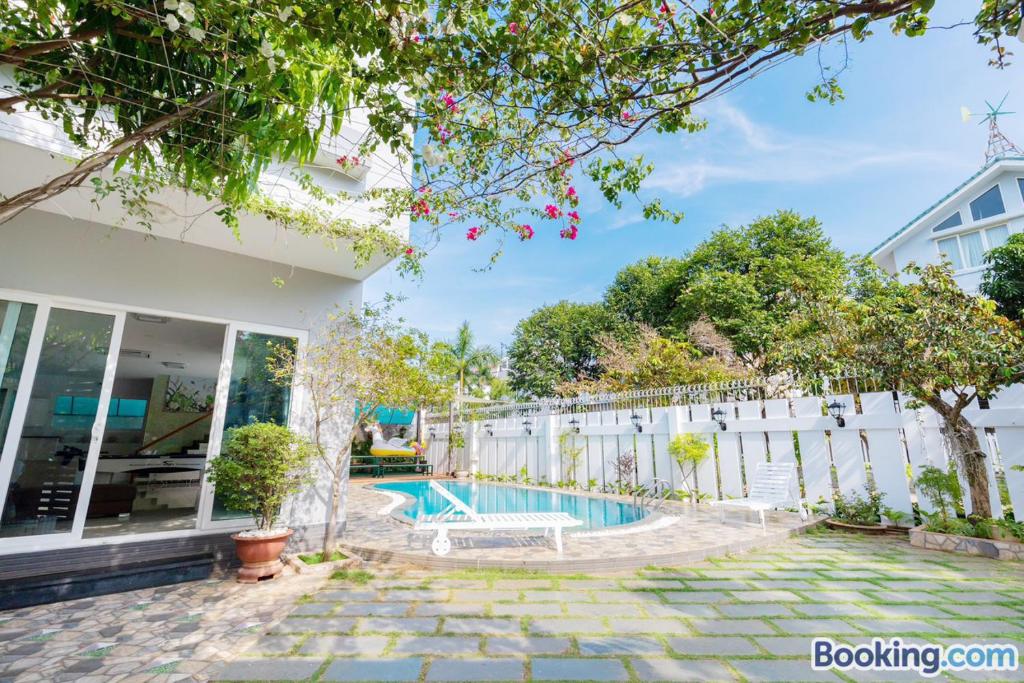 Villages WHITE DAY Hồ Bơi MAMA