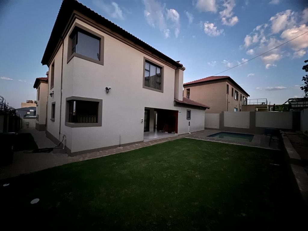 Villa on Dirk Smit Crescent photo 1
