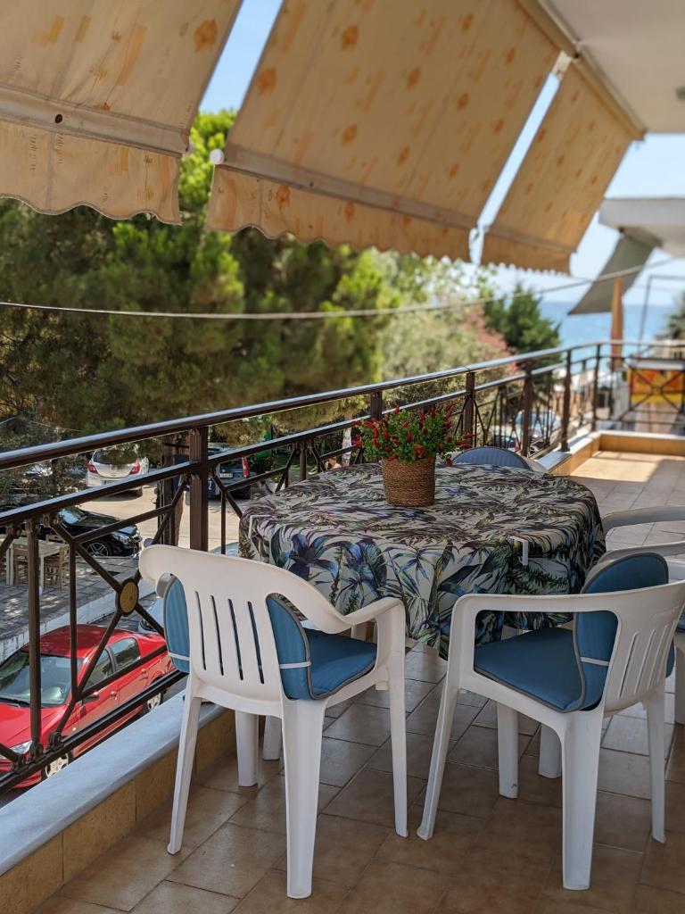 Rustic by the Sea photo 1