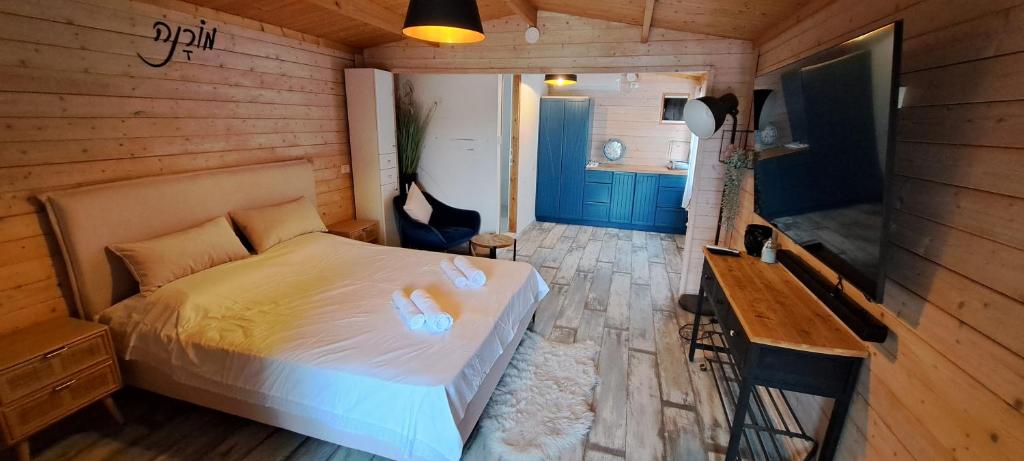 Imbar relaxing wood log cabin photo 4