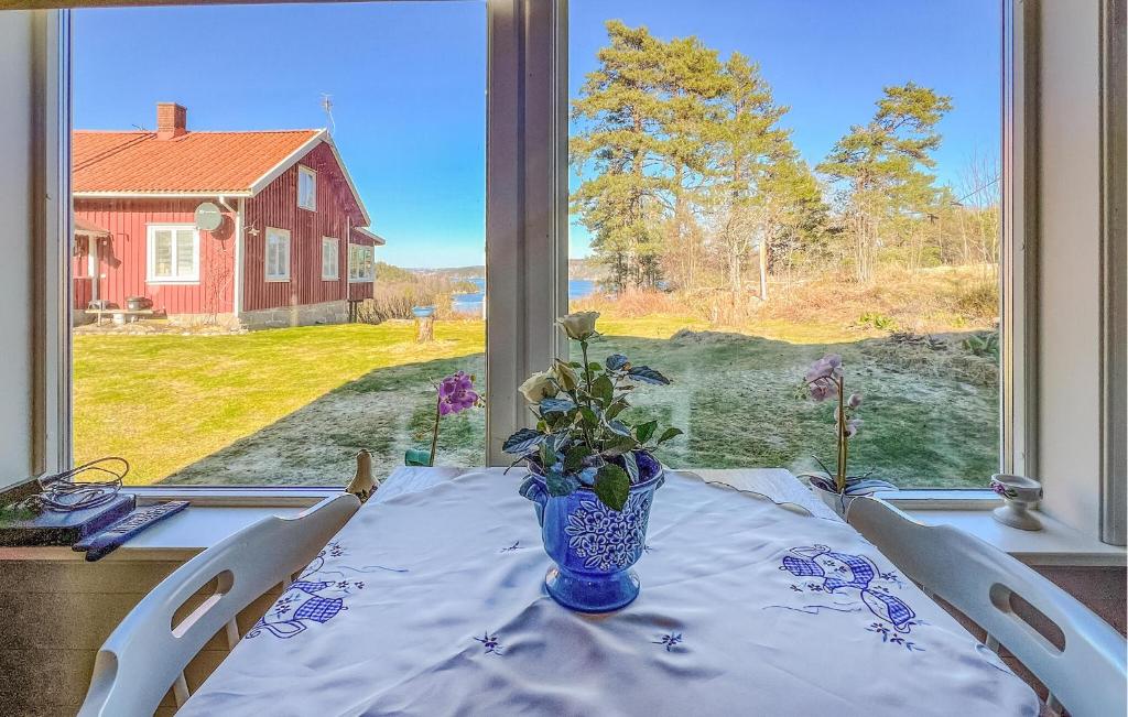 Gorgeous Home In Strmstad With House Sea View photo 3