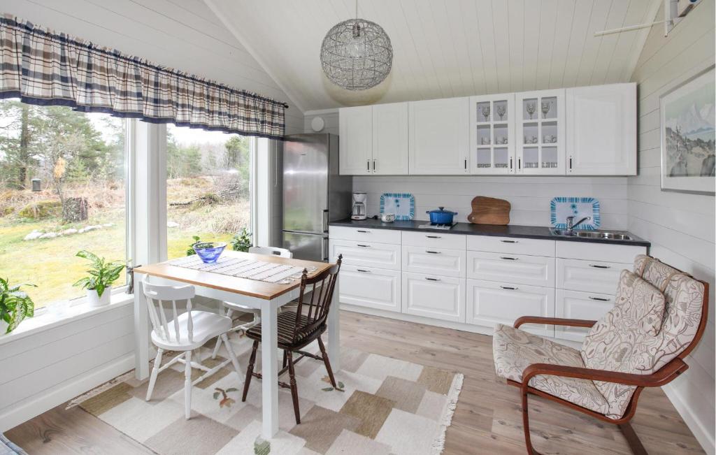 Gorgeous Home In Strmstad With House Sea View photo 4