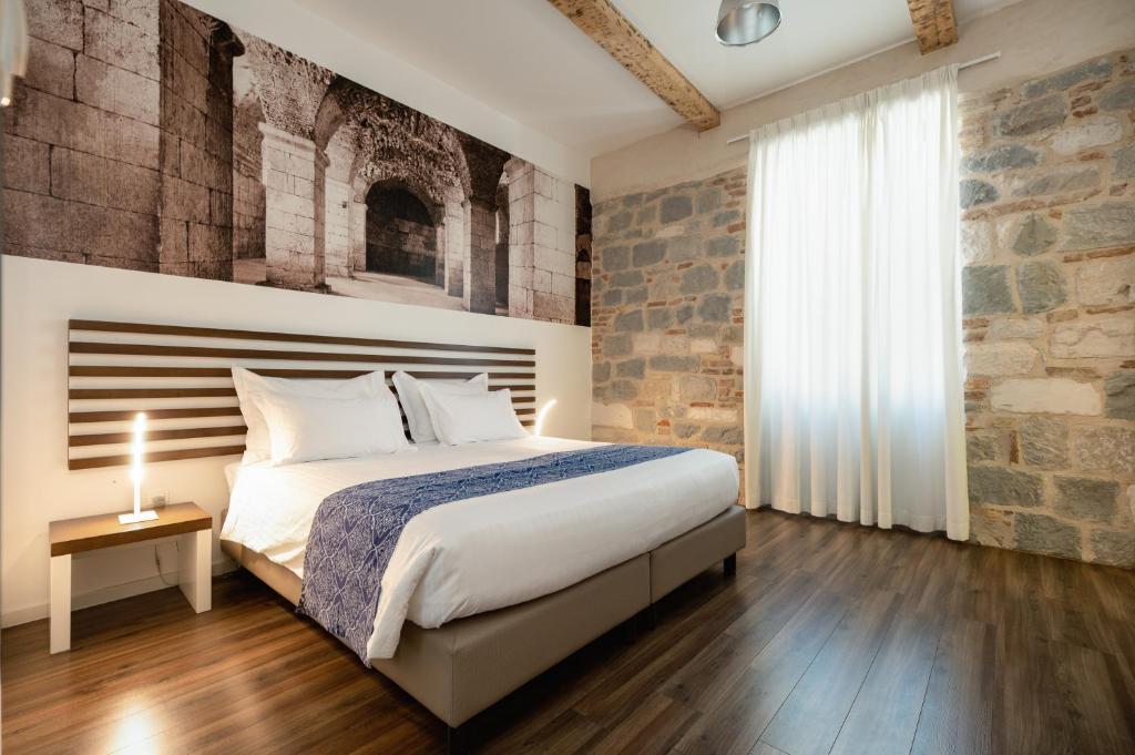 Azur Palace Luxury Rooms - Tap to explore photos