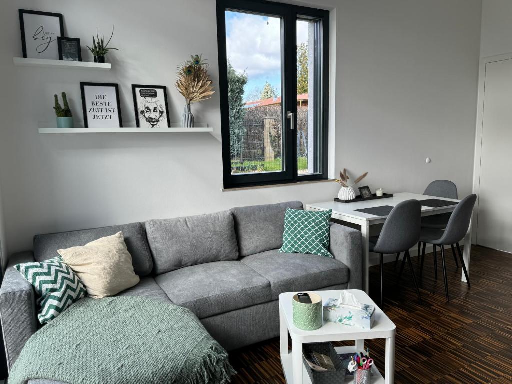 helle Ferienwohnung in Architektenhaus mit Garten und Pool photo 2