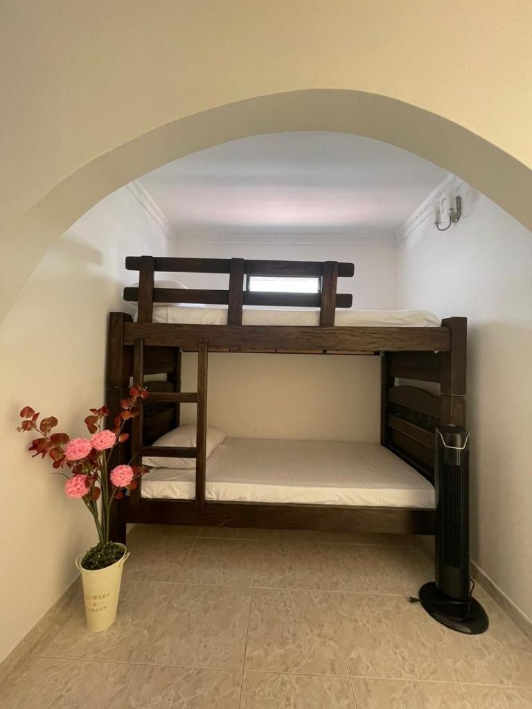 Apto para máximo 5 personas, habitación privada con cama doble , habitación abierta con camarote y sofá cama, comodo, bonito, central, bien ubicado, en el centro de palmira photo 3