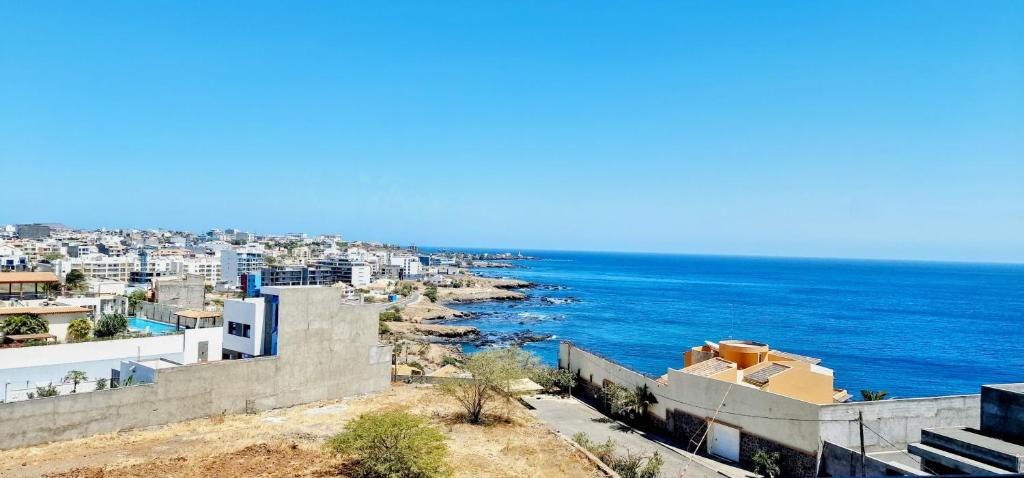Apartamento encantador com piscina e vista mar photo 1