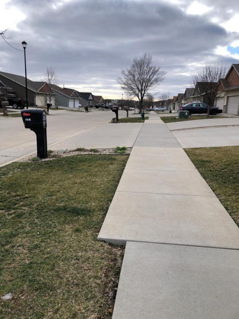 New house with new furniture at cedar rapids photo 2