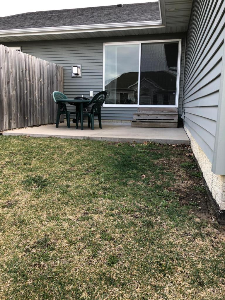 New house with new furniture at cedar rapids photo 3