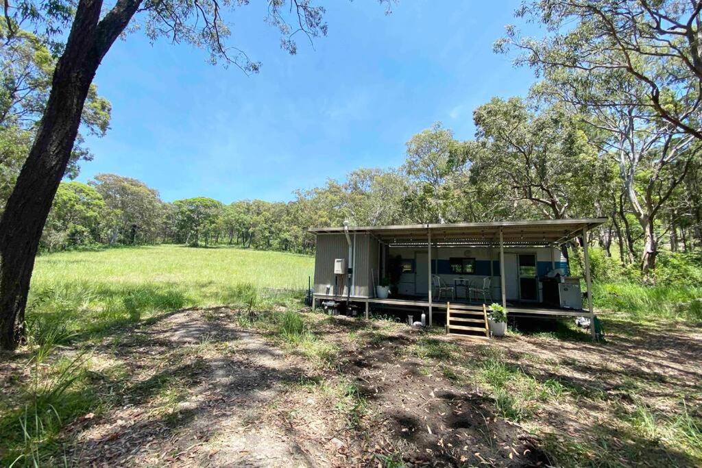 Crescent Head, stylish retro caravan, deck, bathroom, private bush setting near beach photo 4