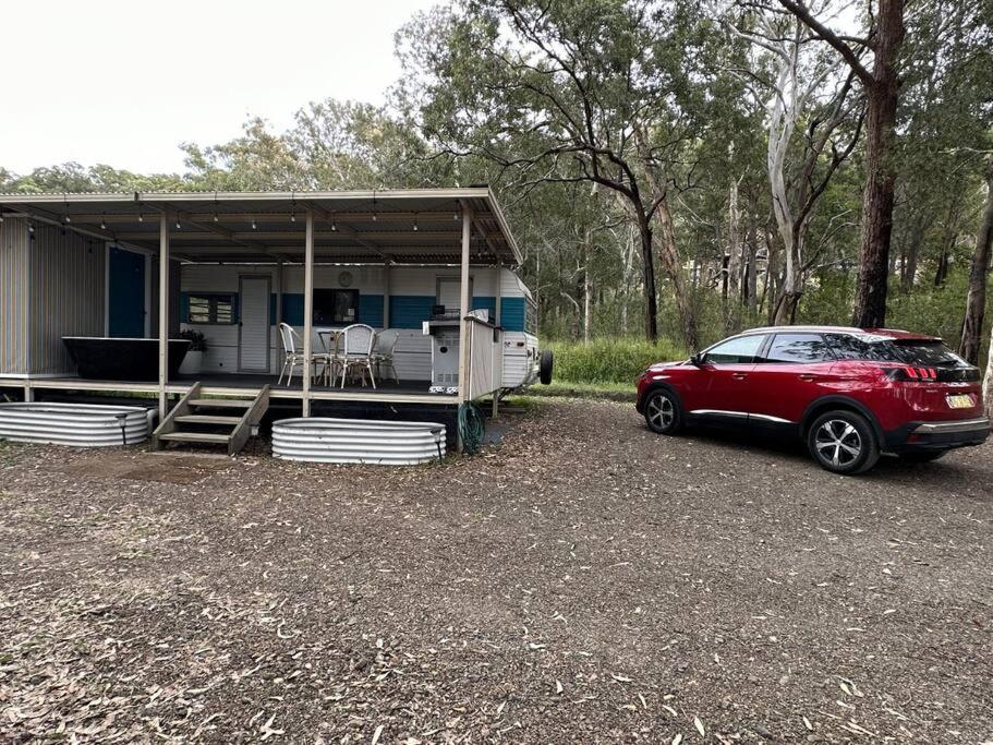 Crescent Head, stylish retro caravan, deck, bathroom, private bush setting near beach photo 1