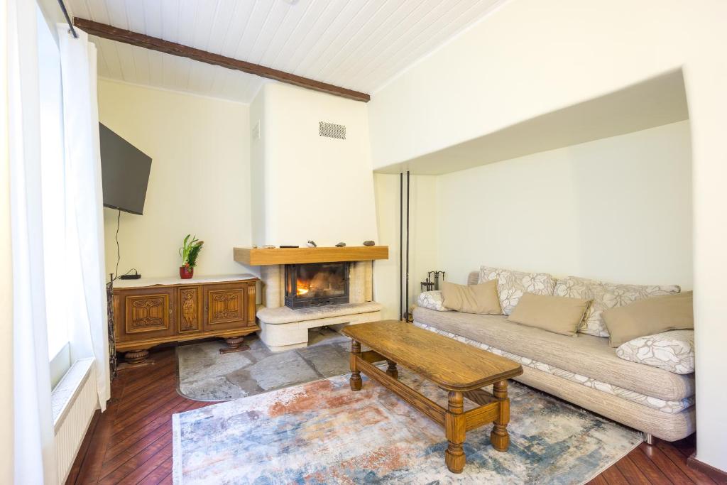 Exclusive House in Old Town - Tap to explore photos