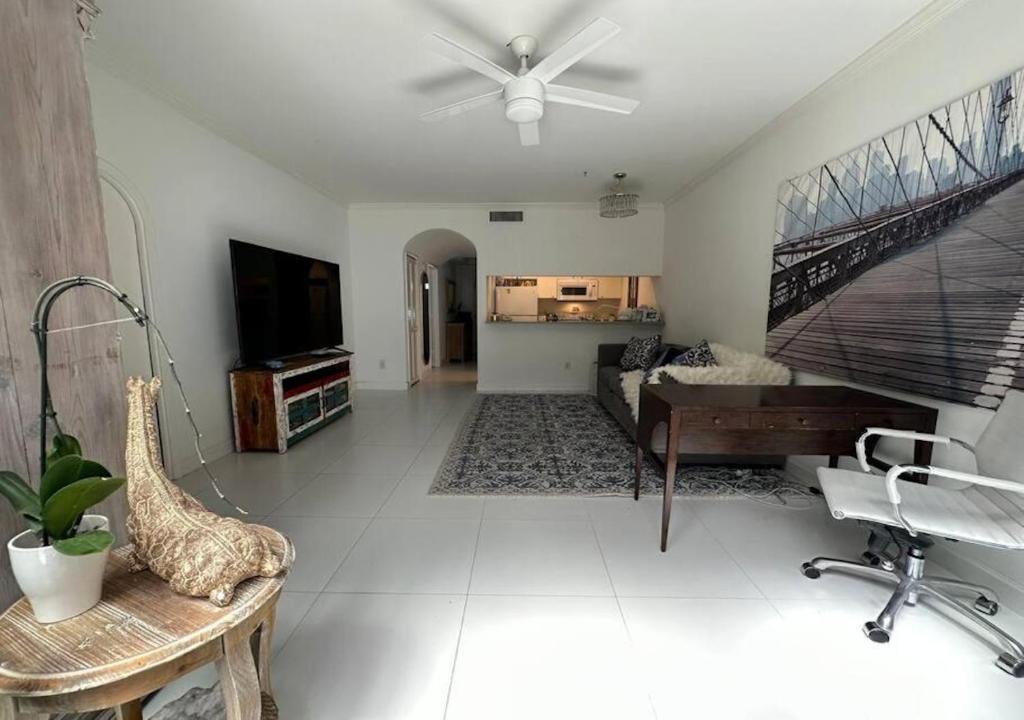 Naples Luxury Condo, Pool, Tennis, Minutes from the Beach photo 2