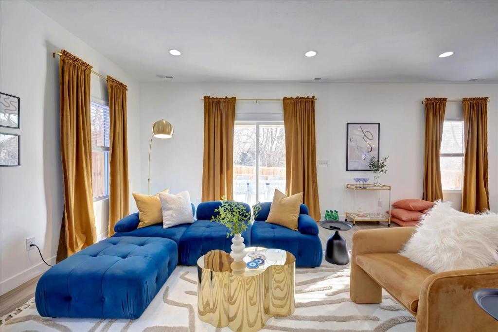 Newly Built Oasis close to IU 4bd/2.5ba