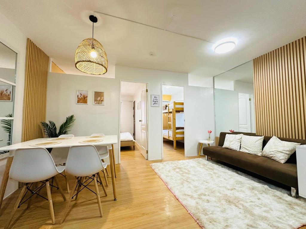 Raven's Nest Cozy Condo with Netflix Wi-fi in Imus, Kawit
